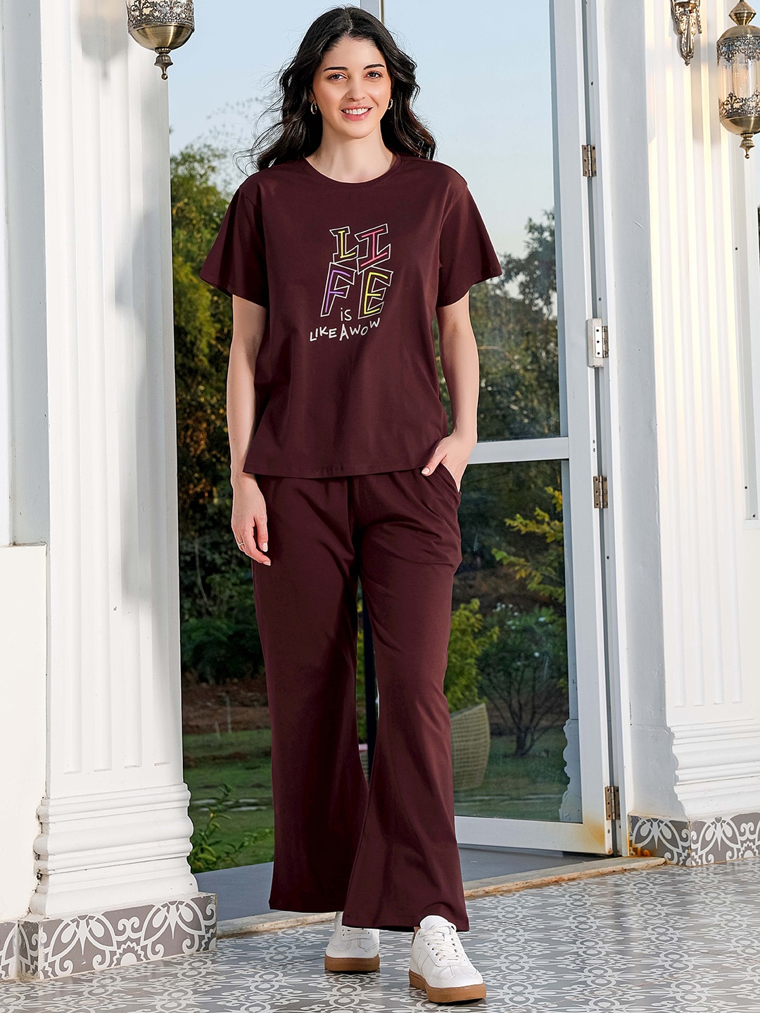 

Zeyo Printed Round Neck T-Shirt With Trouser, Brown