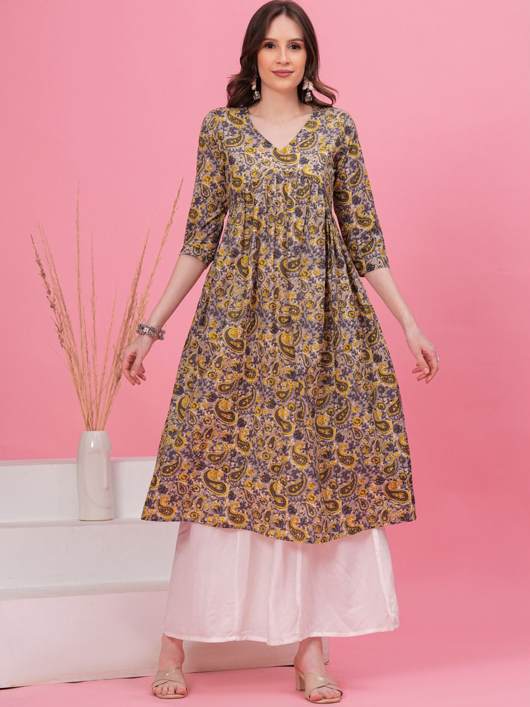 

Vilgi Floral Printed V-Neck Pure Cotton Anarkali Shape Kurta with Trousers, Grey