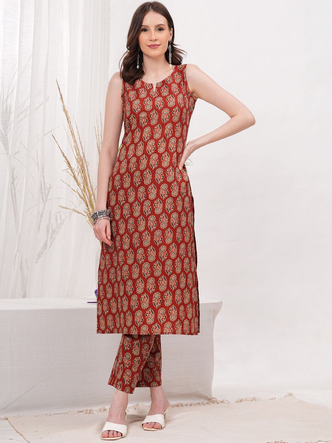 

Vilgi Floral Printed Pure Cotton Notch Neck Straight Kurta With Trousers, Orange