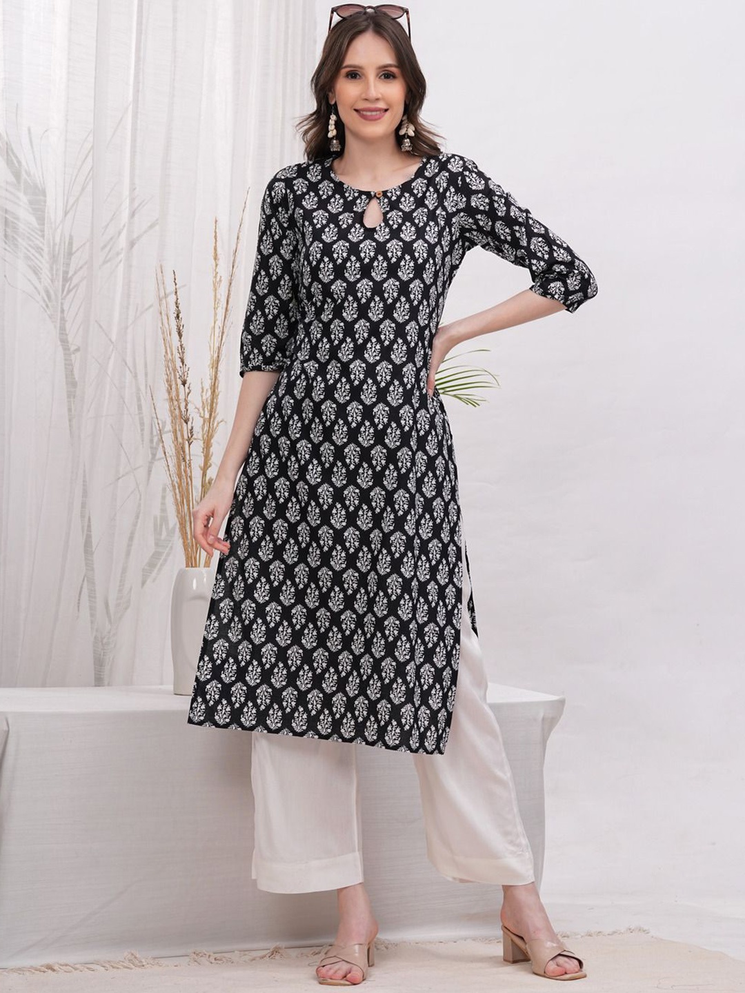 Vilgi Floral Printed Keyhole Neck Pure Cotton Straight Kurta, Black