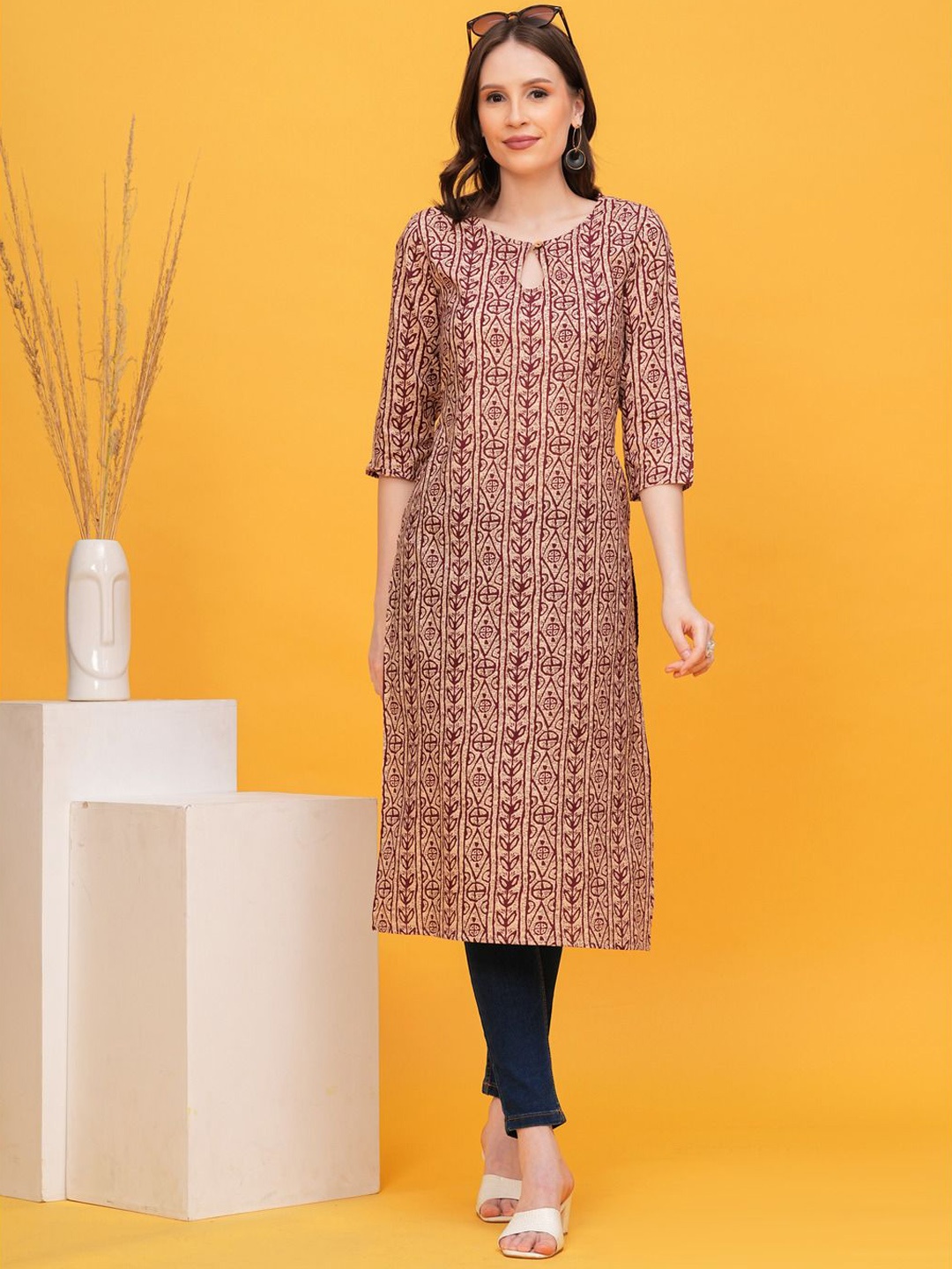 

Vilgi Geometric Printed Keyhole Neck Pure Cotton Straight Kurta, Beige