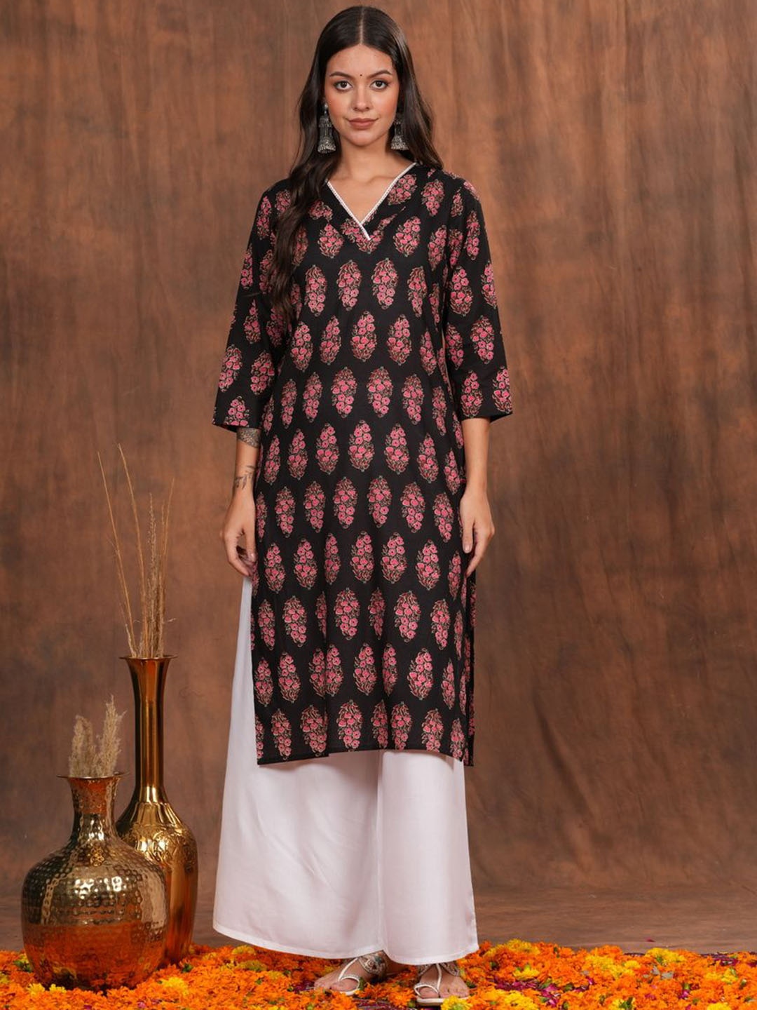 

Vilgi Floral Printed V-Neck Pure Cotton Straight Kurta, Black