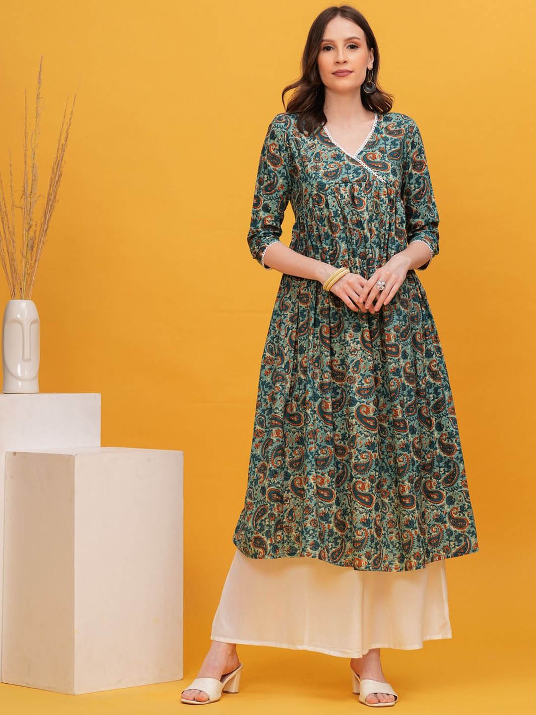 

Vilgi Paisley Printed V-Neck Empired Pure Cotton A-Line Kurta, Green