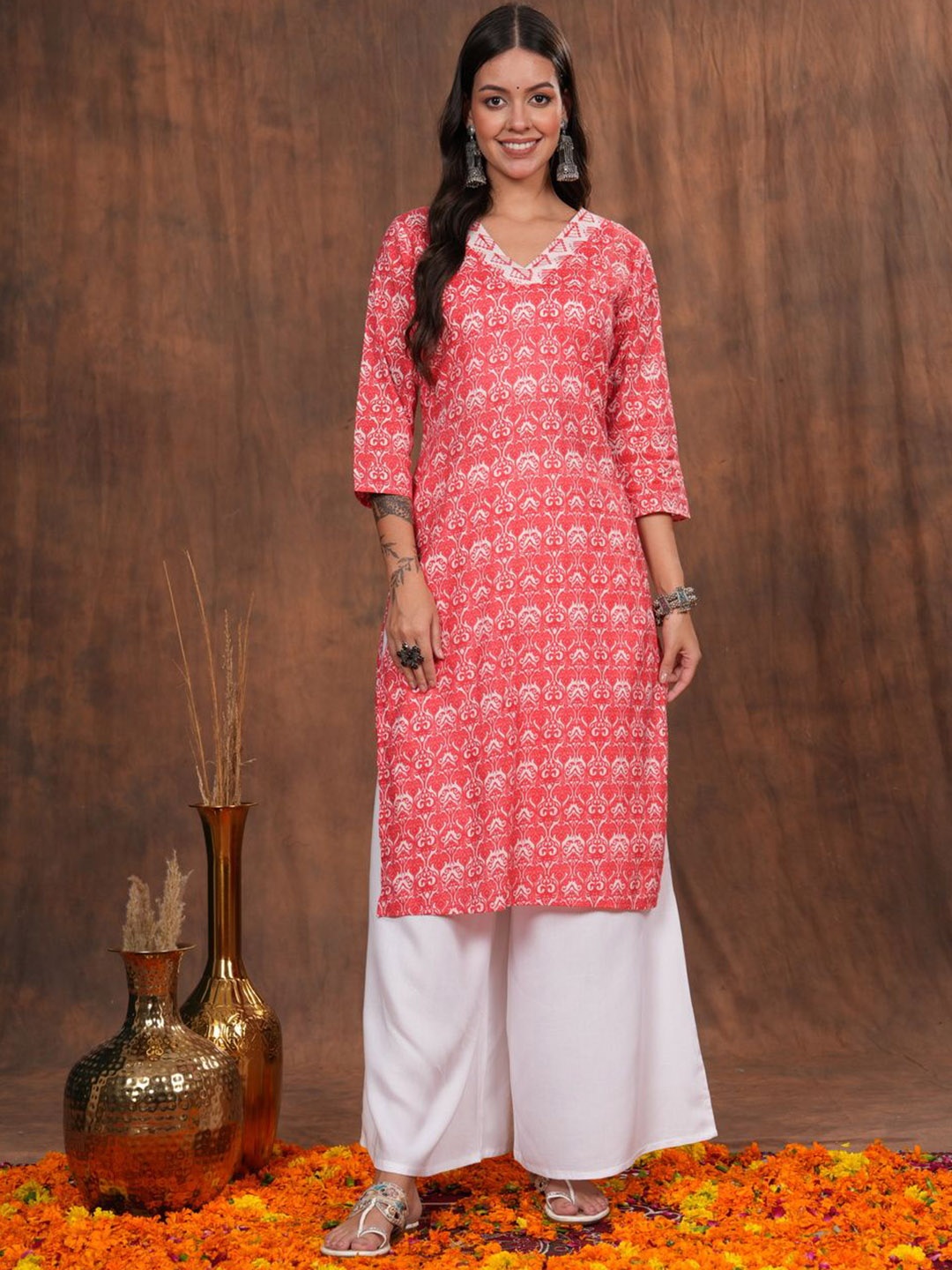 

Vilgi Ethnic Motifs Printed V-Neck Pure Cotton Straight Kurta, Magenta