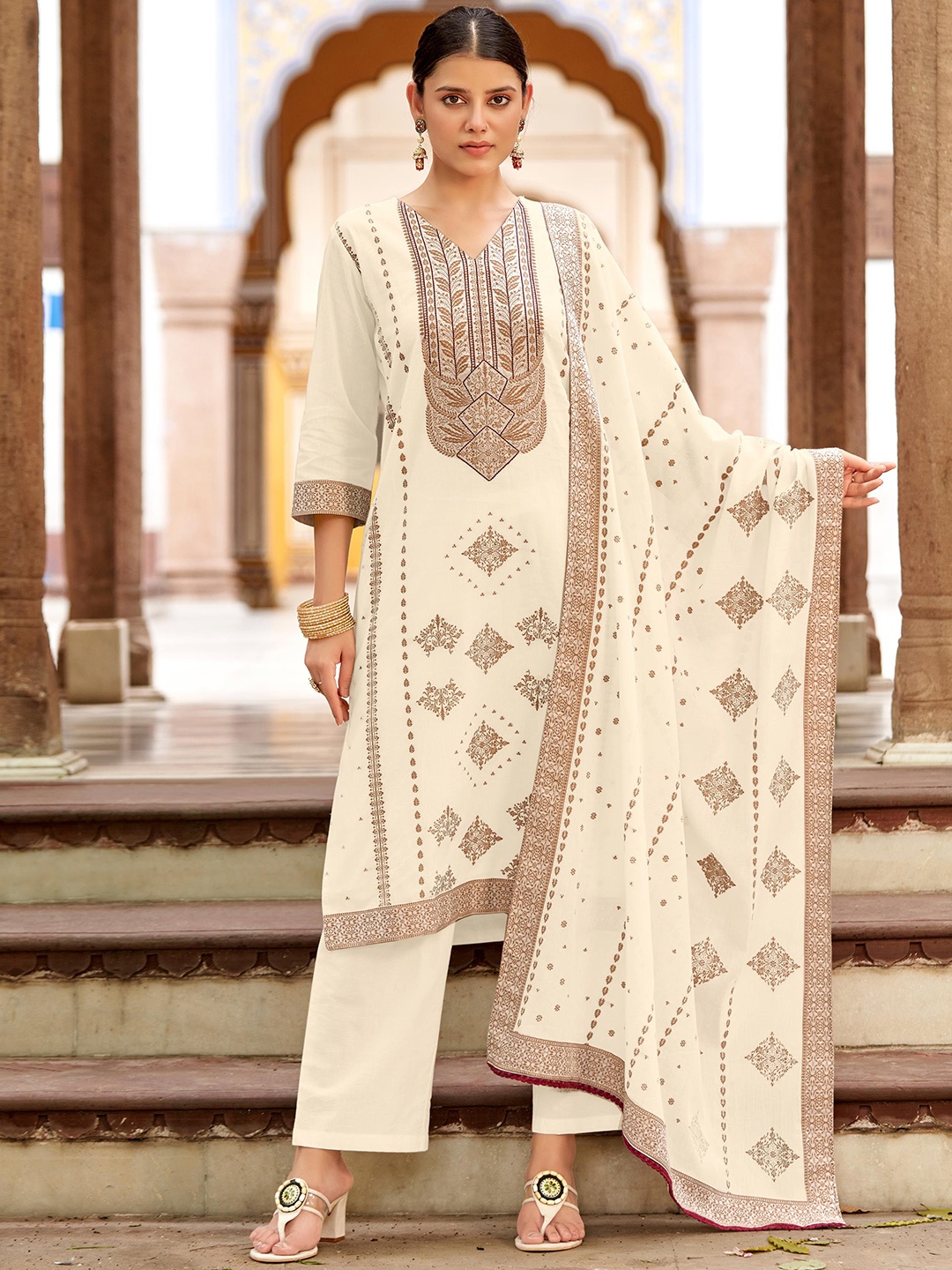 

DRESOUL White Pure Cotton Jacquard Straight Kurta with Trousers and Dupatta