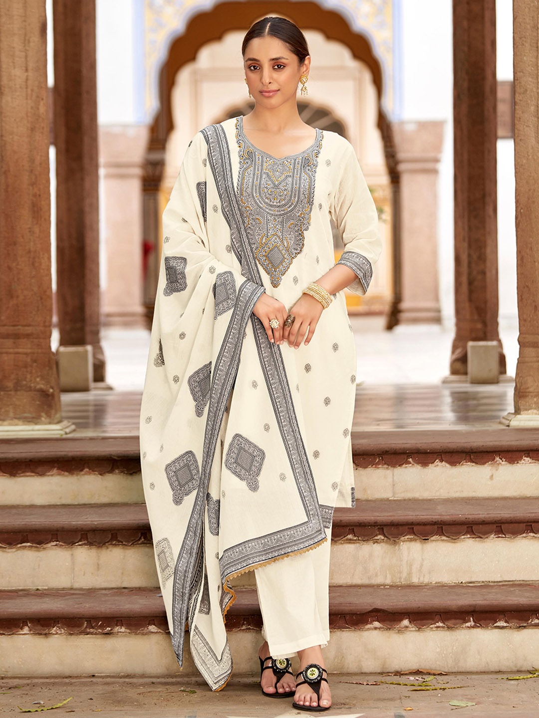 

DRESOUL White Pure Cotton Jacquard Straight Kurta with Trousers and Dupatta