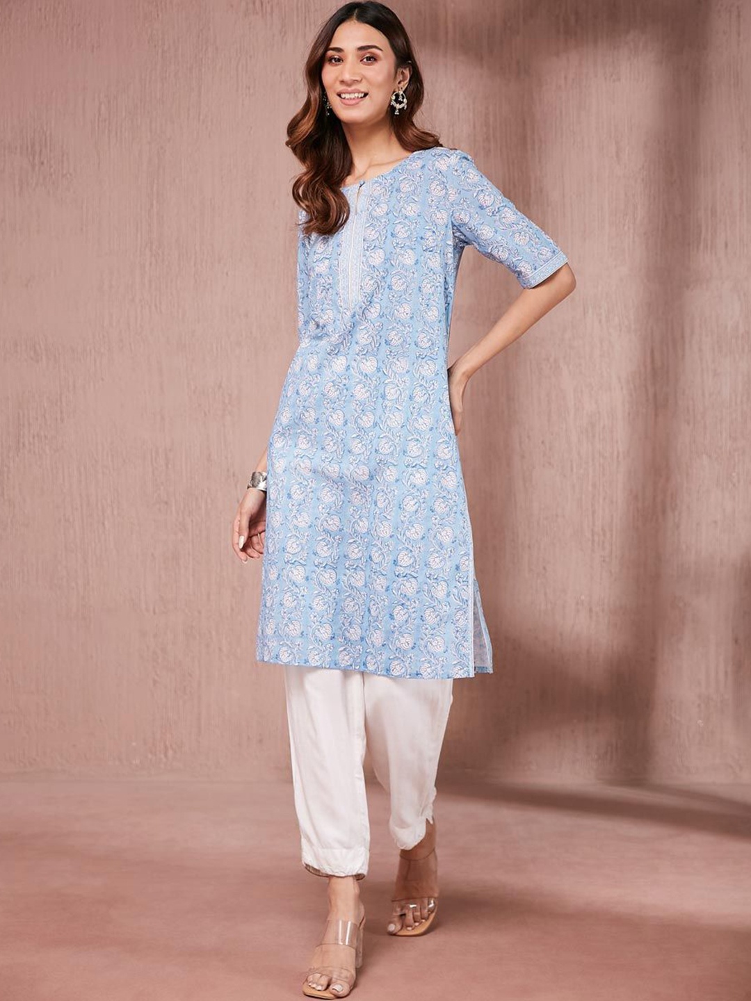 

Fabindia Floral Block Printed Keyhole Neck Cotton Straight Kurta, Blue