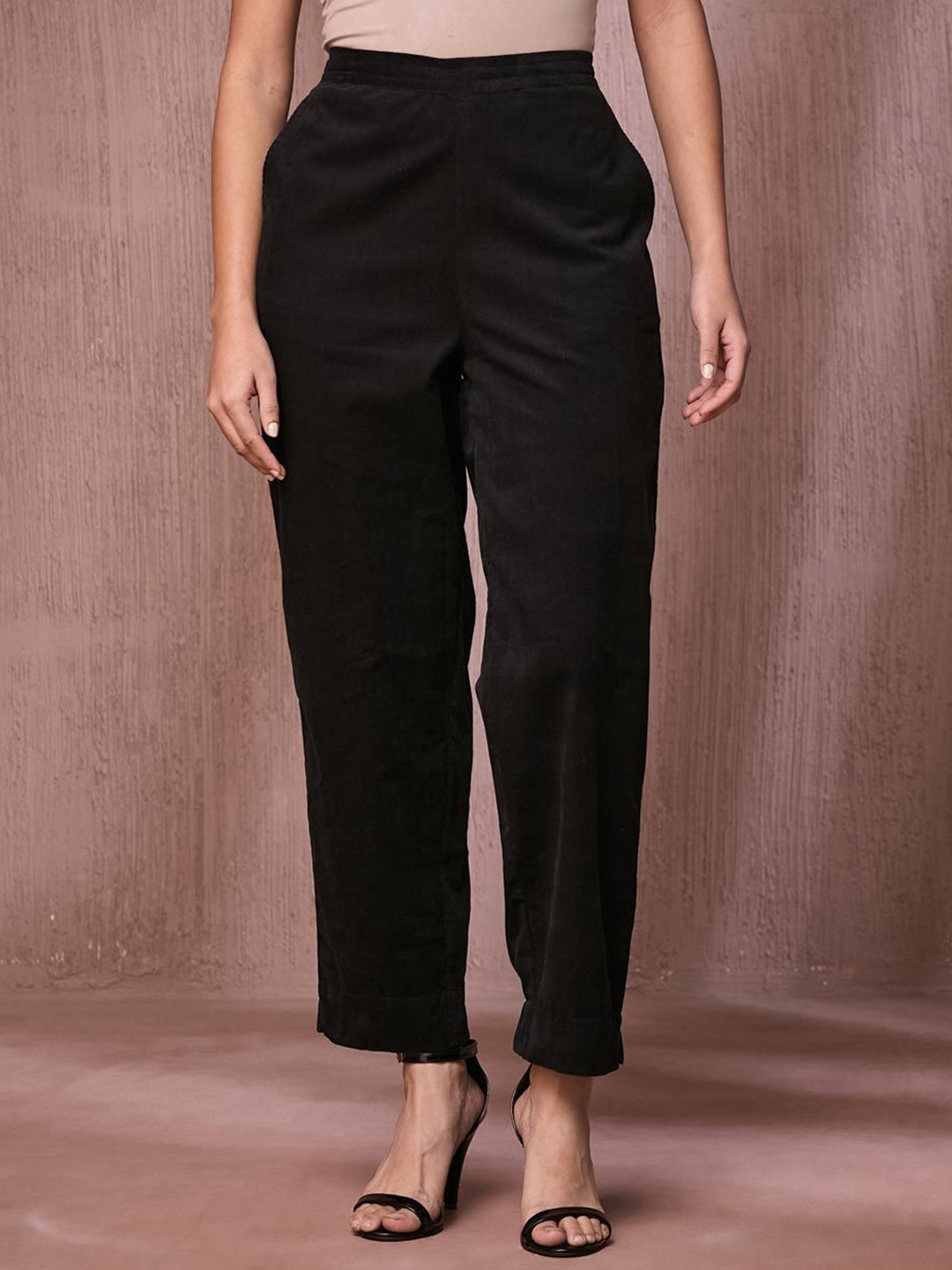 

Fabindia Women Mid-Rise Tapered Fit Trousers, Black