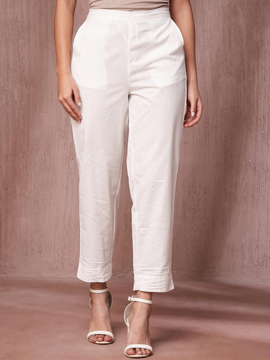 

Fabindia Women Mid-Rise Trousers, Off white