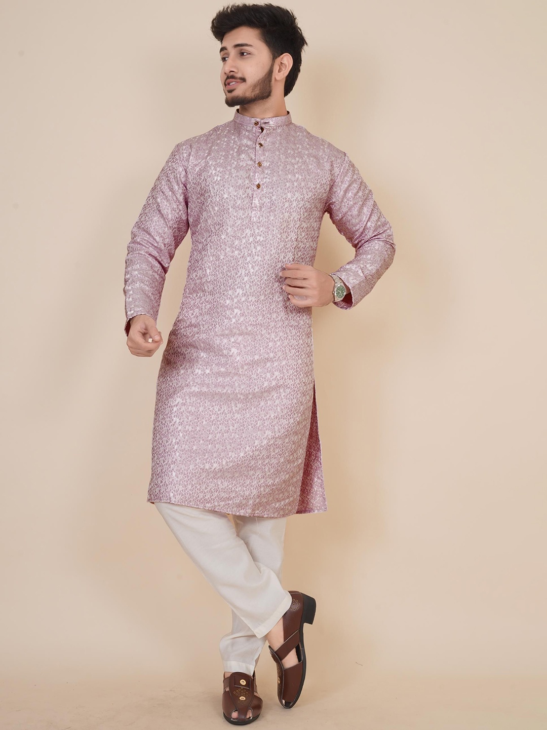 

BLURR Geometric Printed Mandarin Collar Long Sleeves Jacquard Straight Kurta, Pink