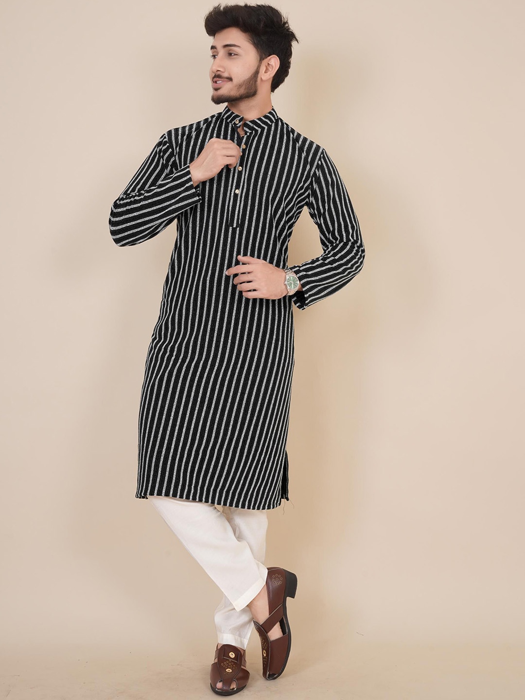 

BLURR Striped Mandarin Collar Long Sleeves Straight Kurta, Black