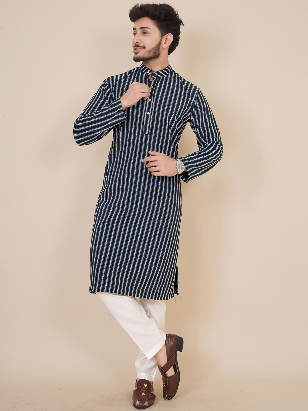 

BLURR Striped Mandarin Collar Kurta, Navy blue