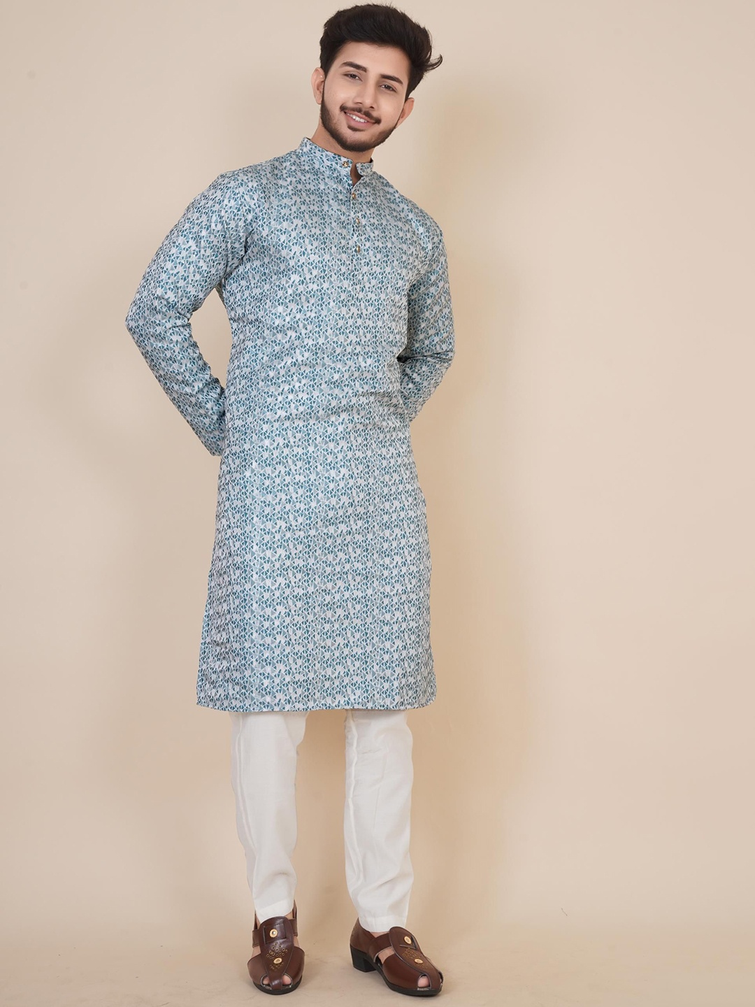 

BLURR Geometric Printed Mandarin Collar Long Sleeves Jacquard Straight Kurta, Blue