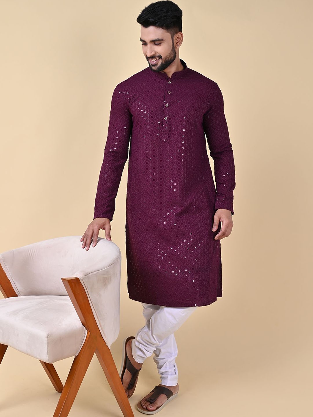 

LADY BERRY Geometric Sequinned Mandarin Collar Straight Kurta, Maroon