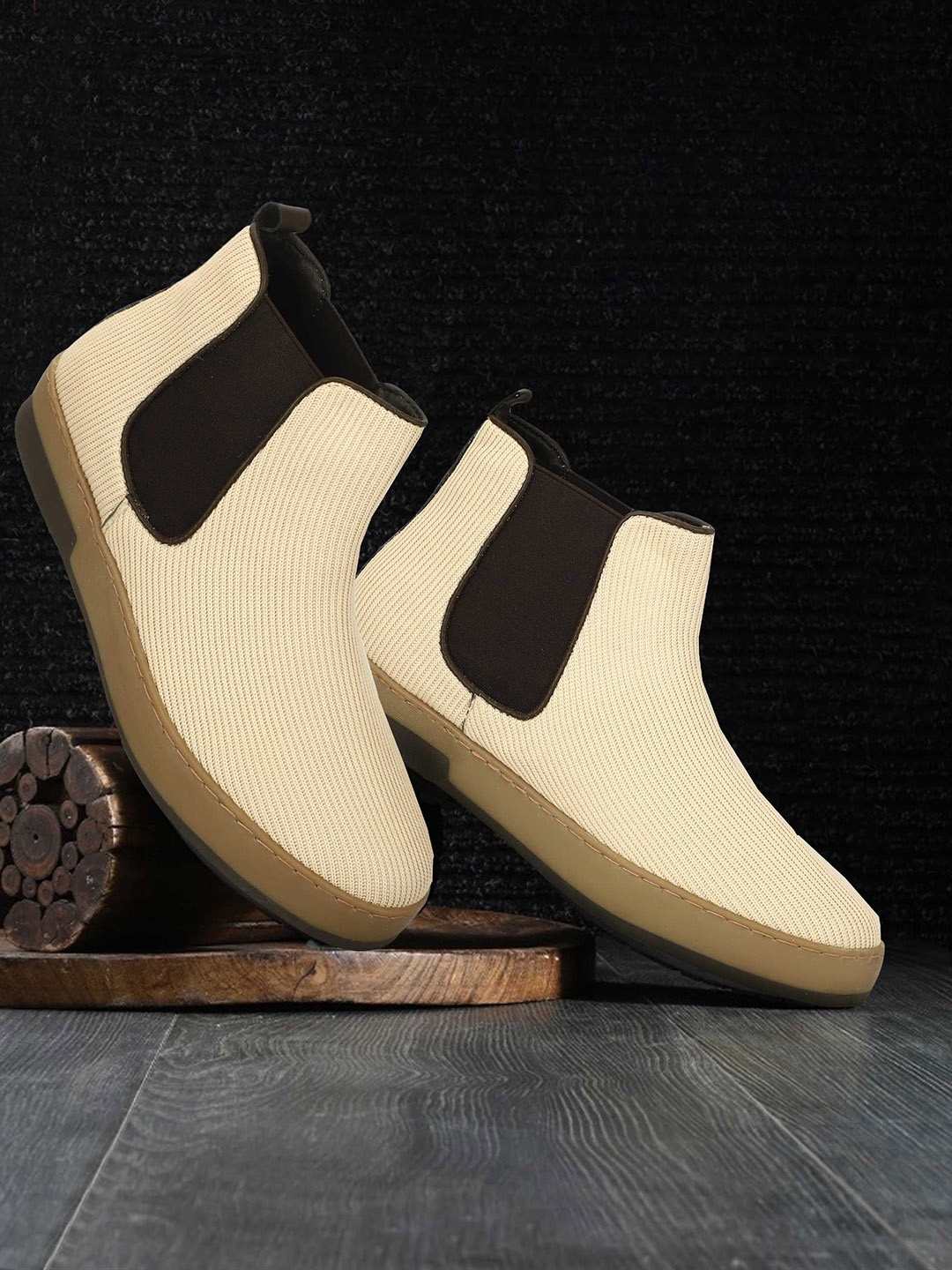 

SHOZANIA Men Colourblocked Slip-On Chelsea Boots, Cream