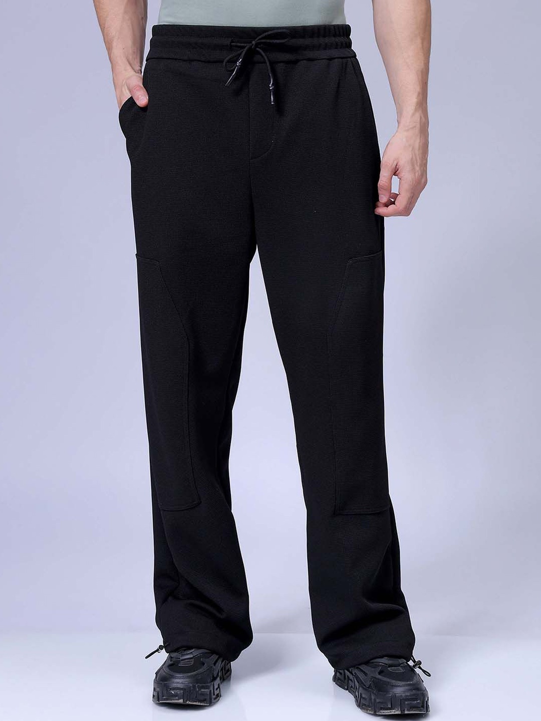 

The Indian Garage Co Men Relaxed Fit Joggers Trousers, Black