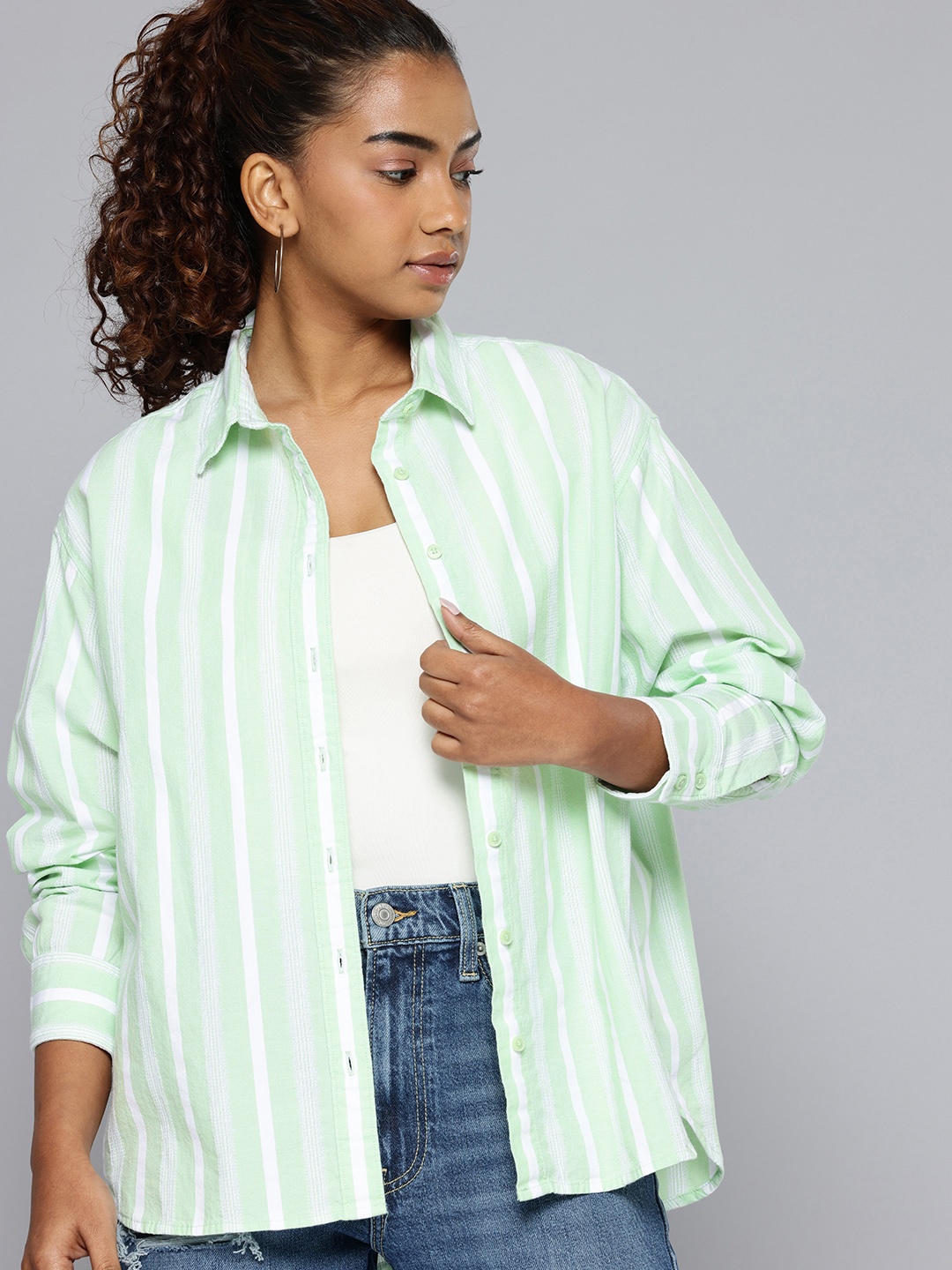 

Levis Pure Cotton Vertical Stripes Textured Relaxed Fit Casual Shirt, Green