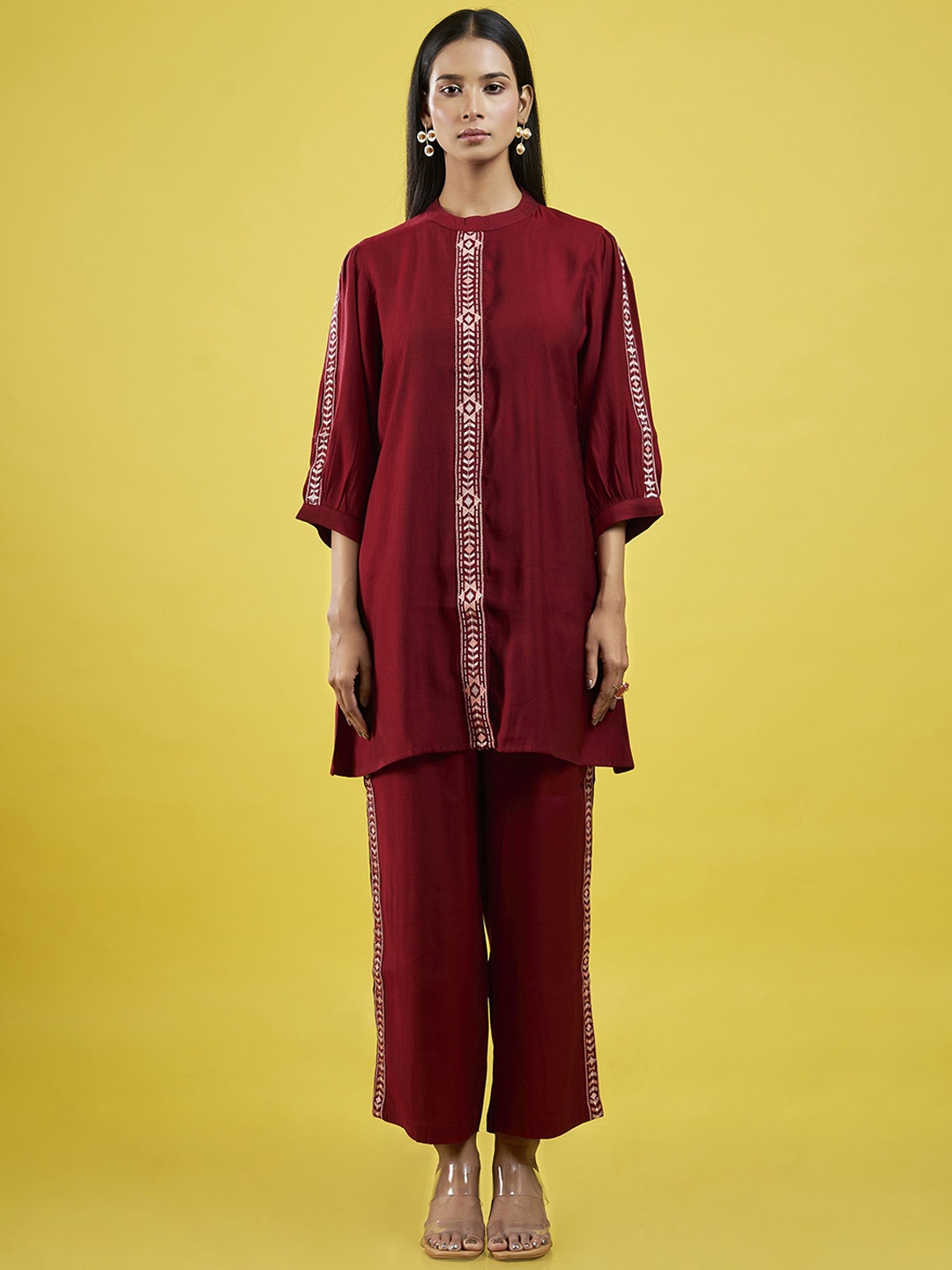 

ISHKIYA Geometric Embroidered Mandarin Neck Straight Kurta With Trouser, Red