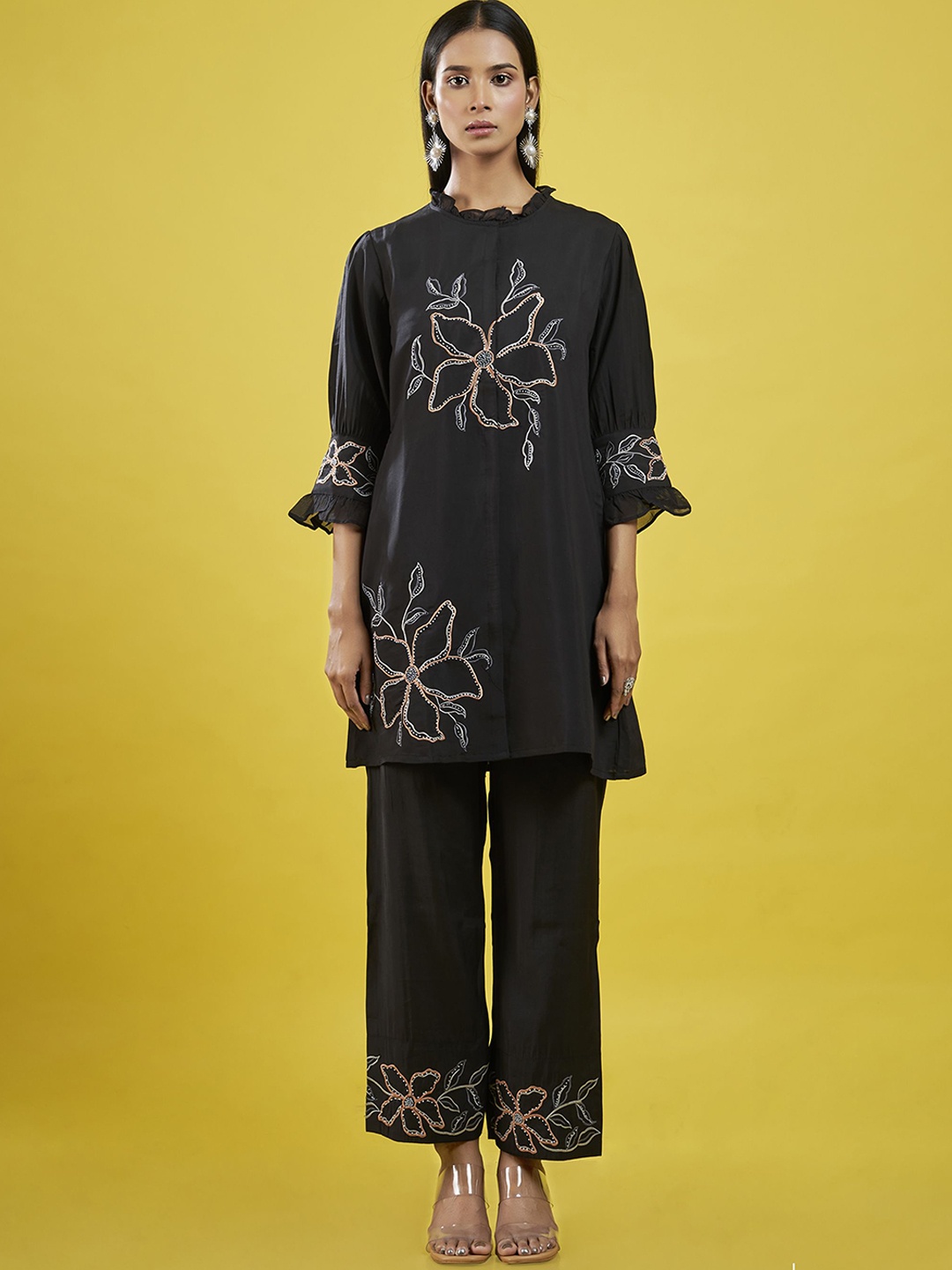 

ISHKIYA Embroidered Round Neck Tunic With Trouser, Black