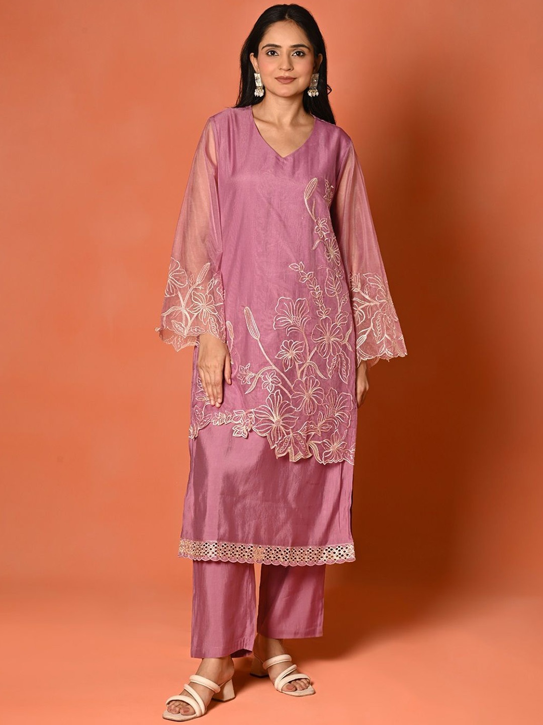 

ISHKIYA Floral Embroidered Thread Work Organza Straight Kurta With Trousers And Dupatta, Purple