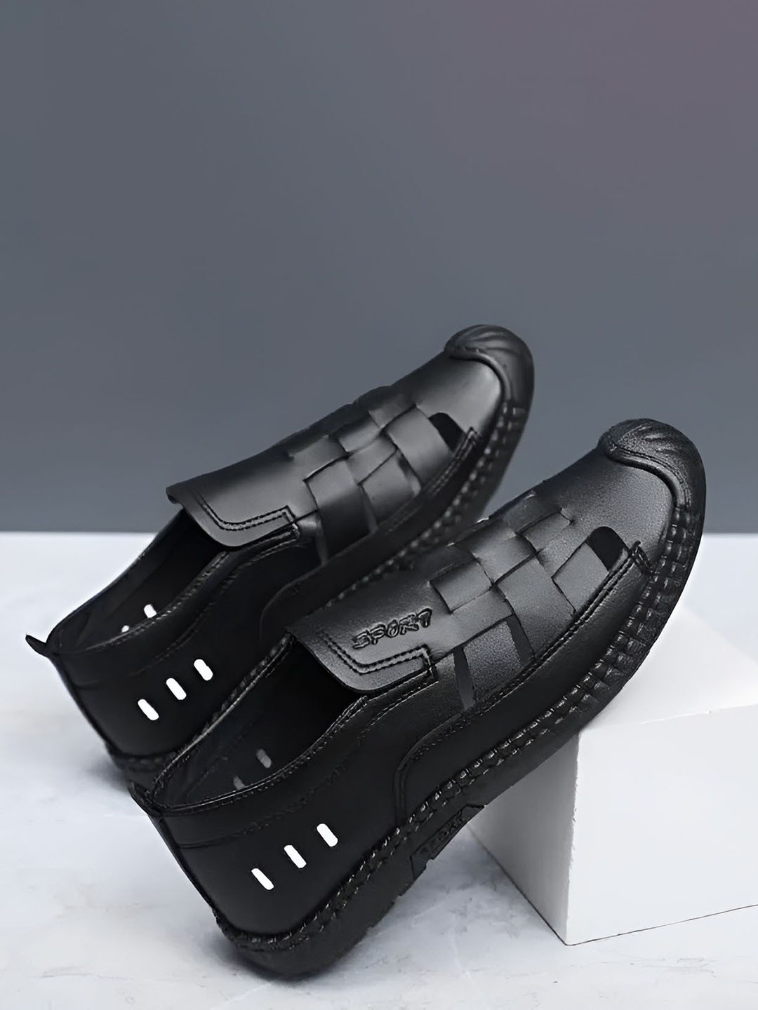 

ASTEROID Men Slip-On Sneakers, Black