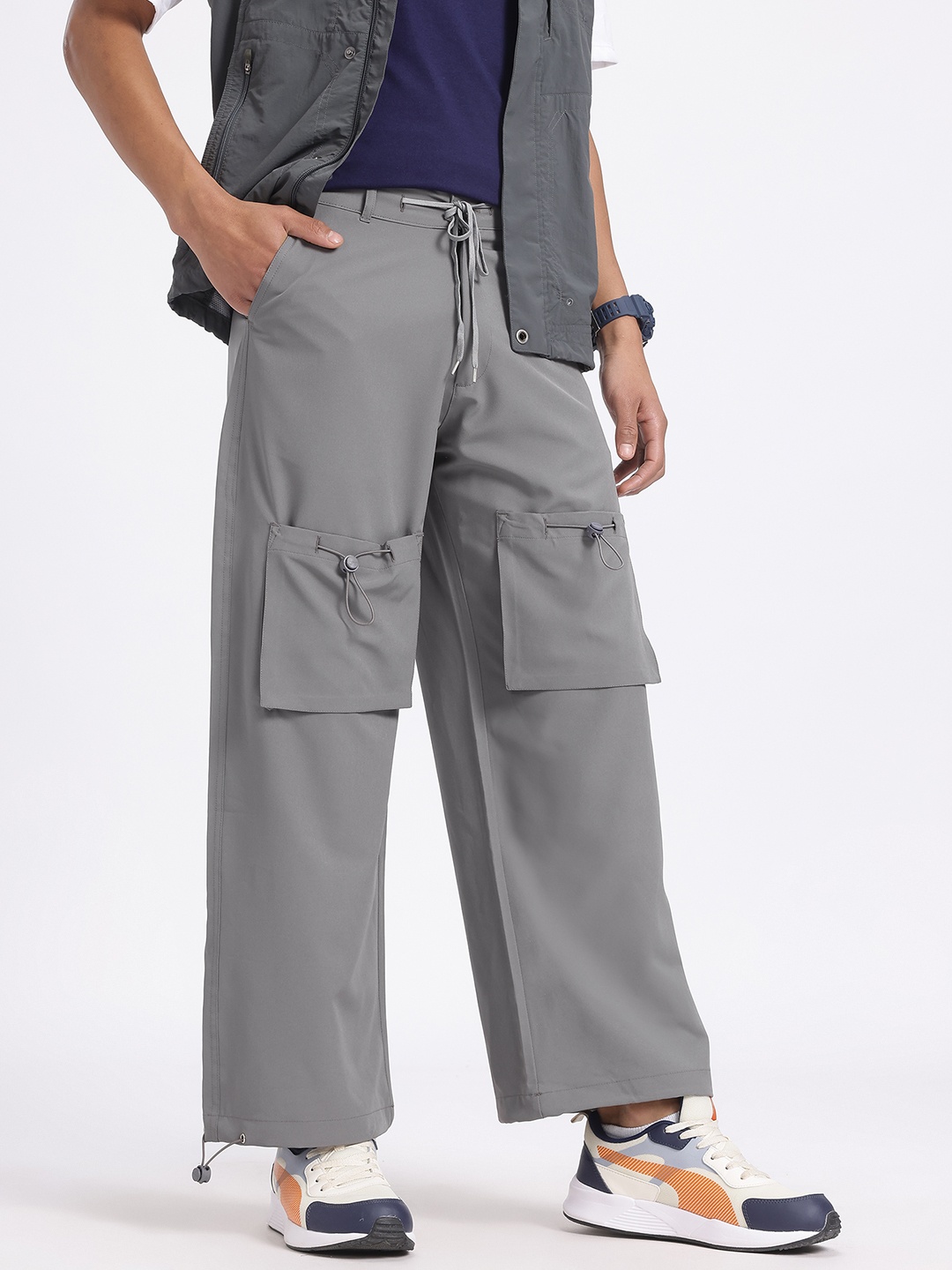 

glitchez Men Baggy Essentials Parachute Pants, Grey