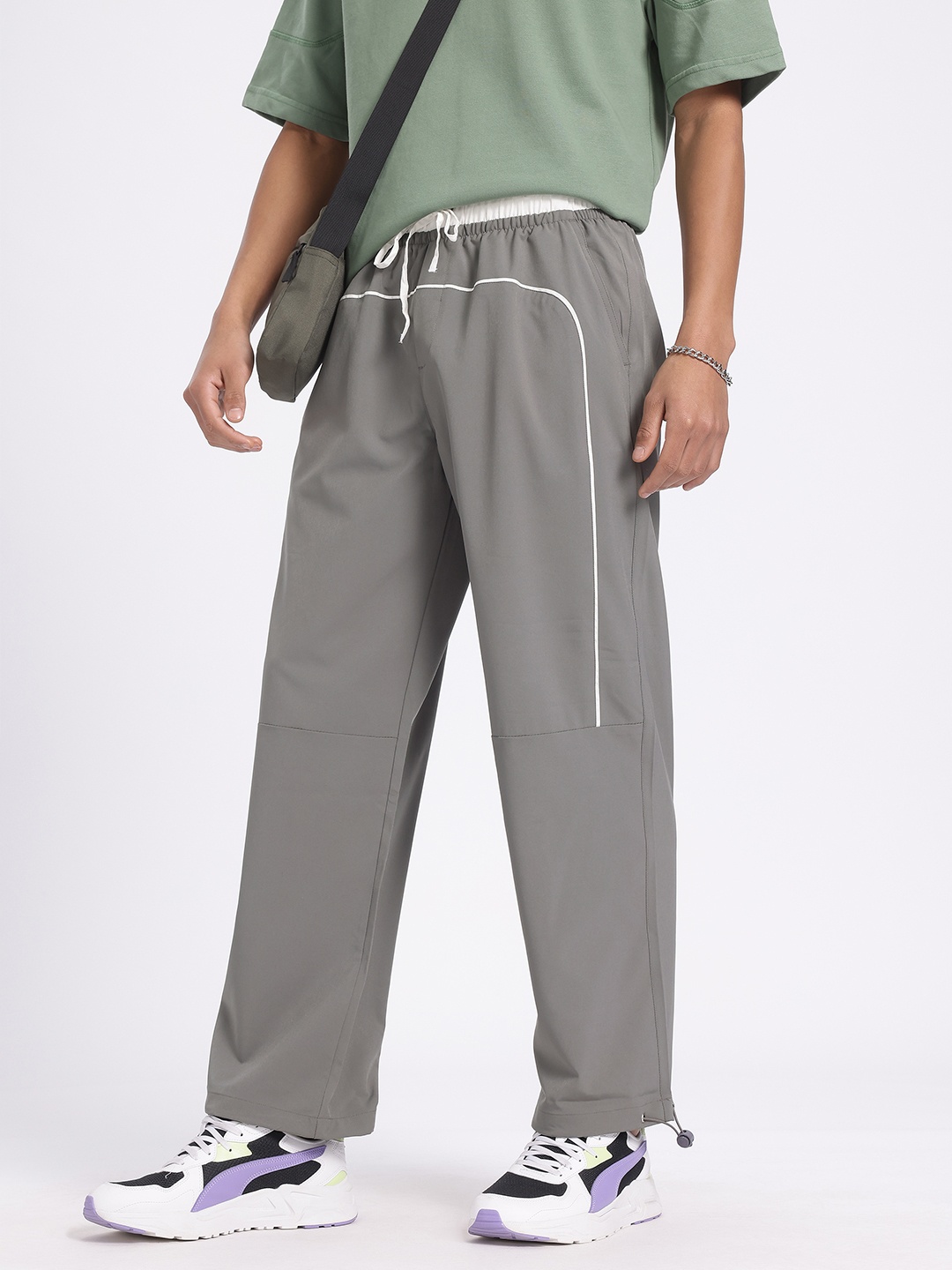 

glitchez Men Street-Ready Baggy Fit Piping Detailed Trousers, Grey