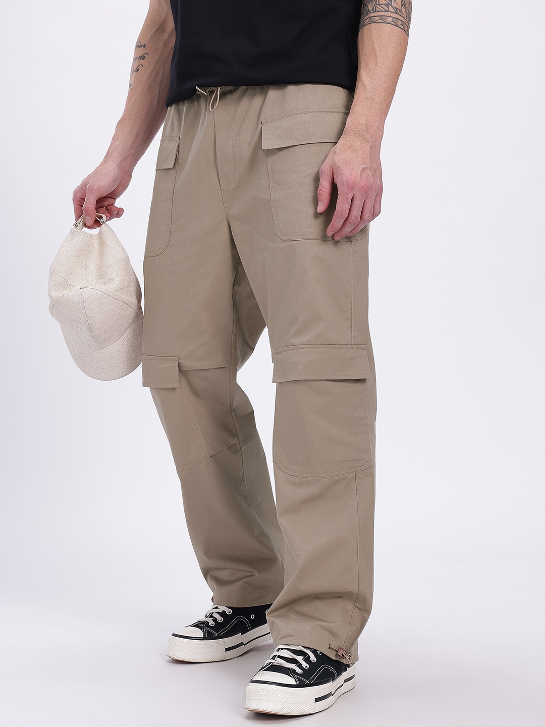 

glitchez Men Utility Drip Relaxed Parachute Cargos, Taupe