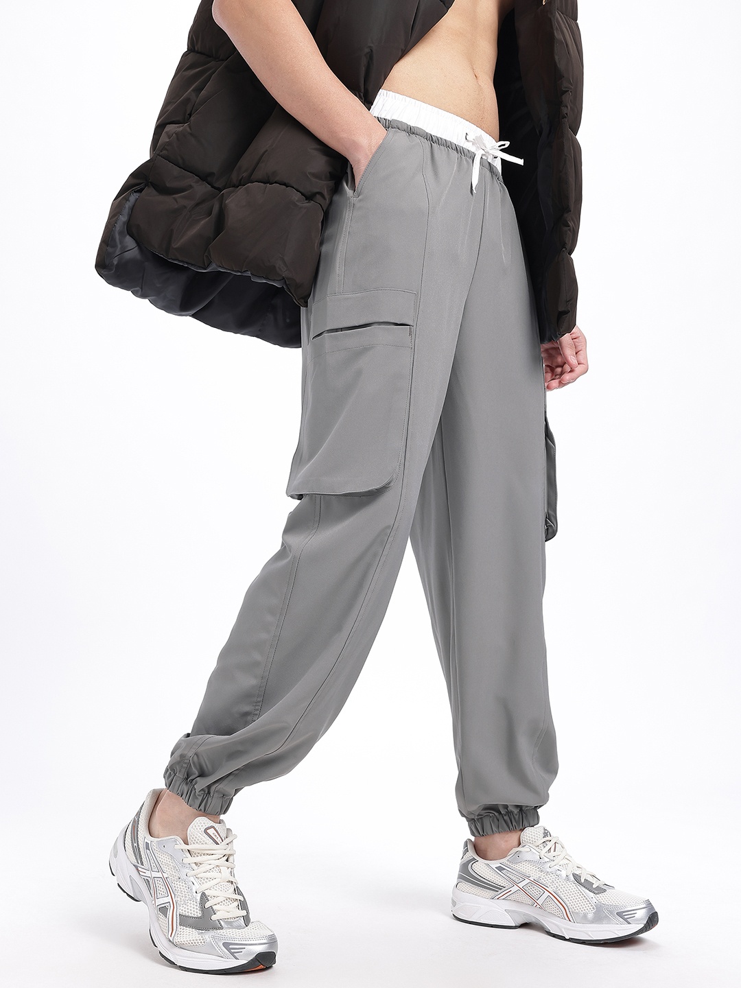 

glitchez Men Contrast Trims Baggy Fit Joggers, Grey