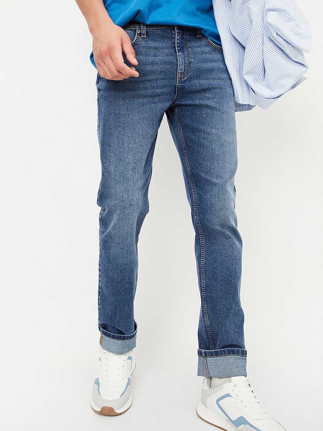 

max Men Regular Fit Mid-Rise Light Fade Cotton Jeans, Blue