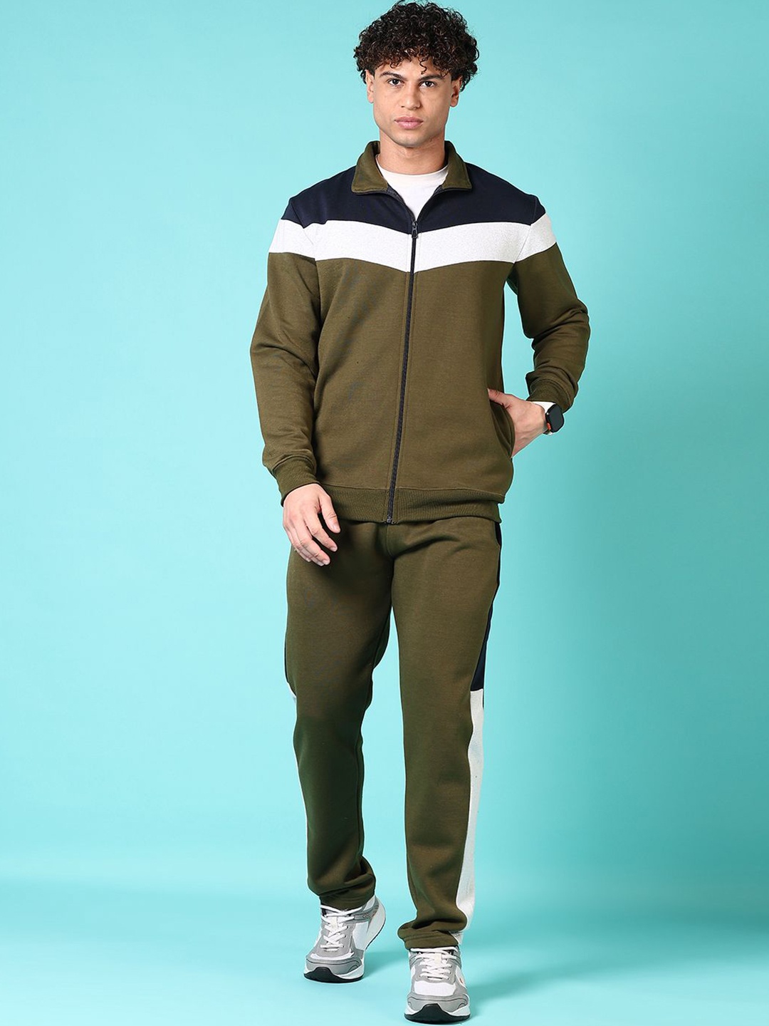 

V-Mart Men Solid Spun Fleece Track Suit, Green