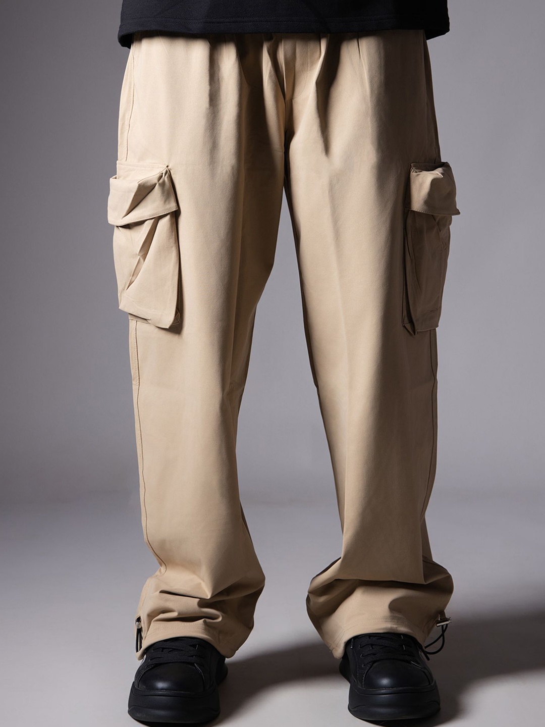 

HOP HEAD Men Relaxed Mid-Rise Easy Wash Cargos Trousers, Cream