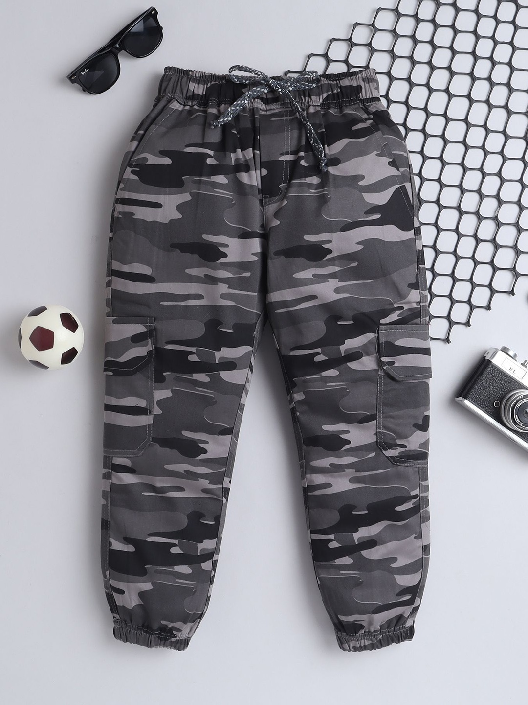 

BAATCHEET Boys Cotton Camouflage Printed Jogger, Grey