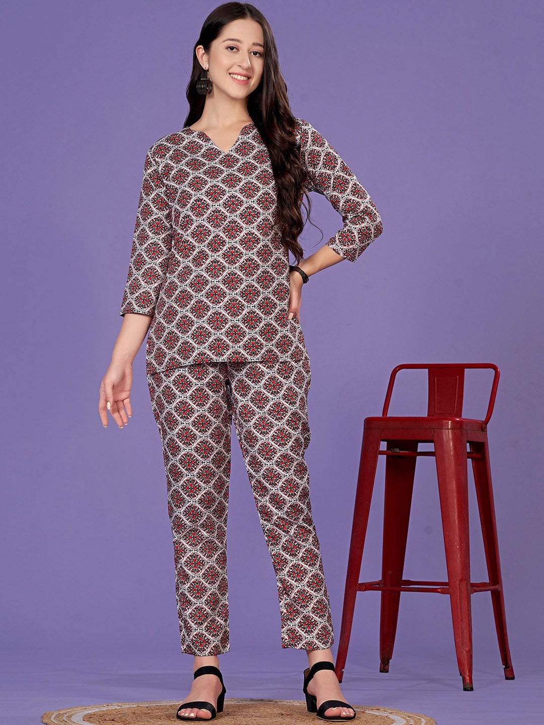 

Vegles Printed V-Neck Tunic With Trouser, Maroon