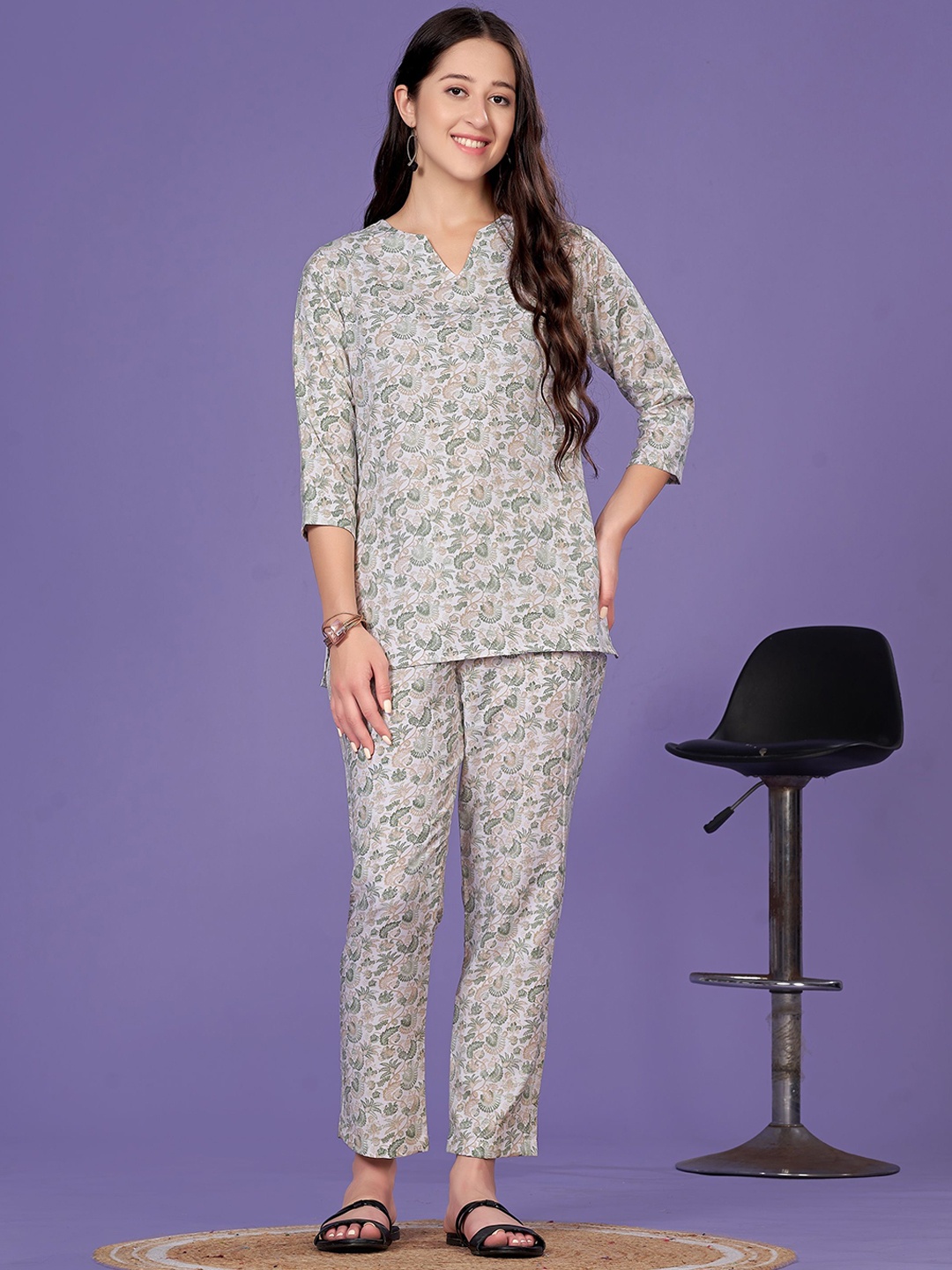 

Vegles Printed V-Neck Tunic With Trouser, Off white