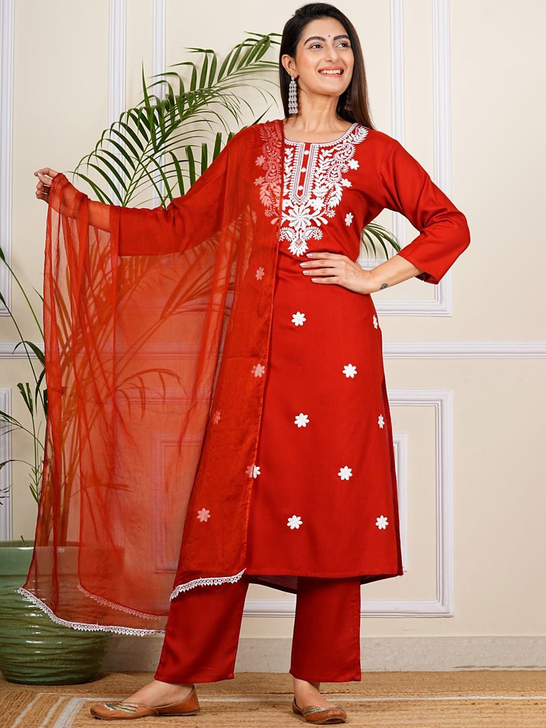 

DEVIDINO Floral Embroidered Straight Thread Work Kurta With Trousers And Dupatta, Maroon