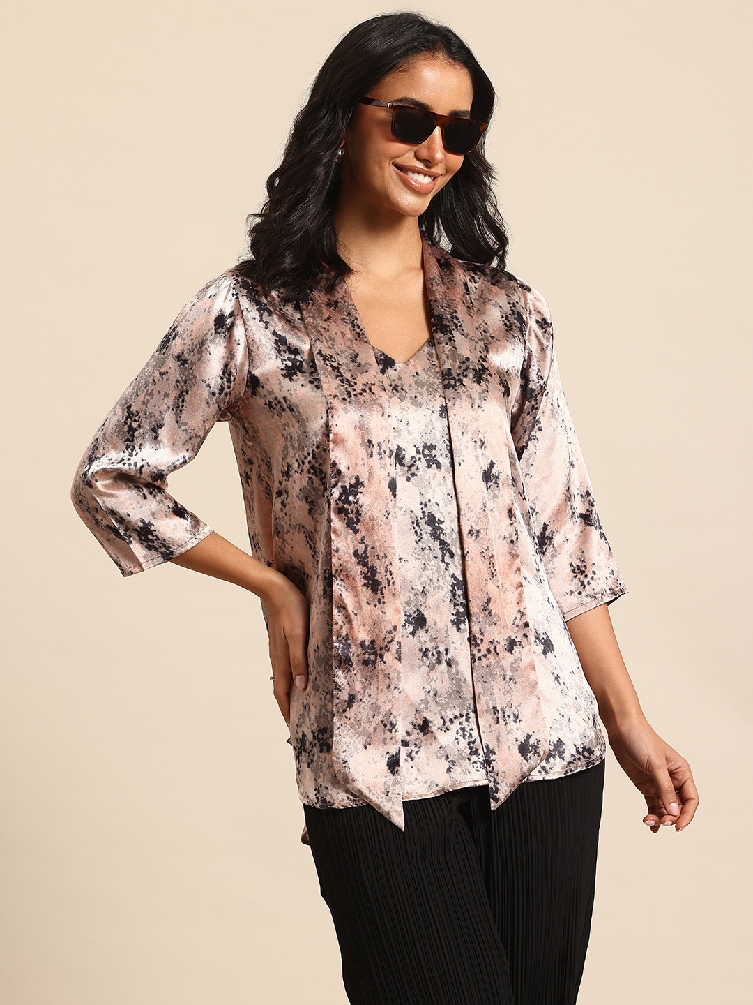 

Qurvii Print Tie-Up Neck Satin Shirt Style Top, Pink