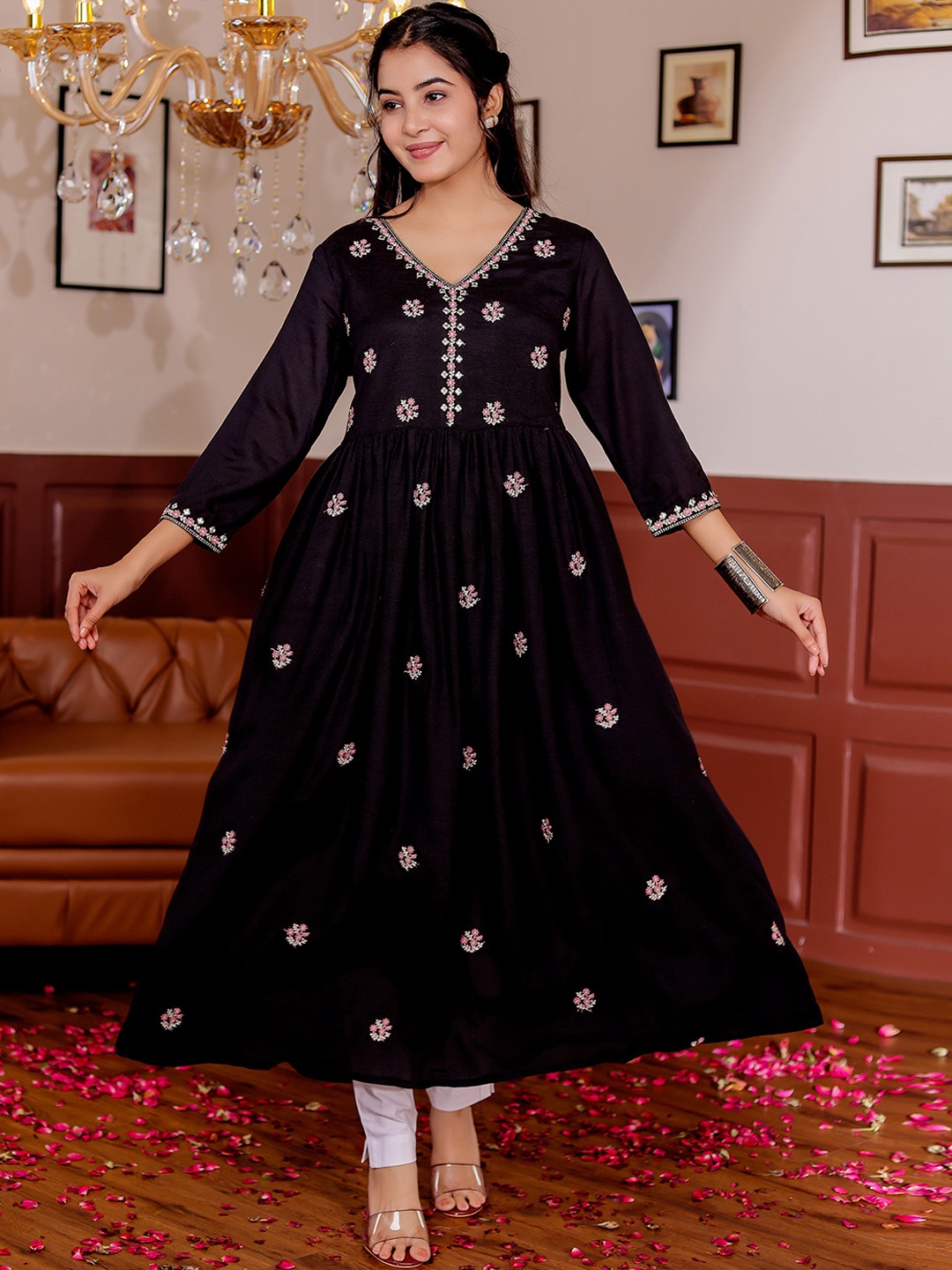 

Chandbaali Floral Embroidered V-Neck Thread Work A-Line Kurta, Black