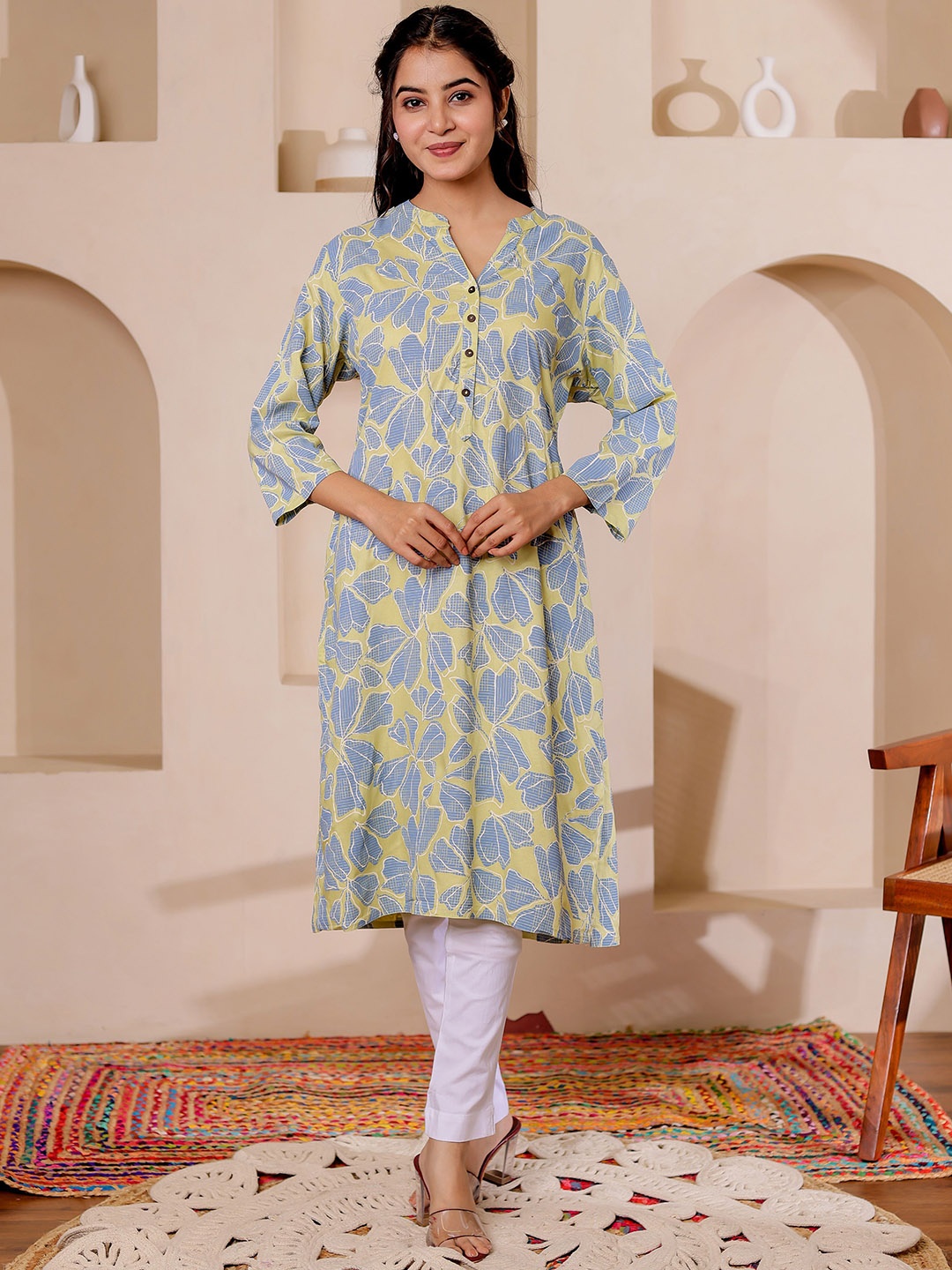 

Chandbaali Floral Printed Mandarin Collar Kurta, Green