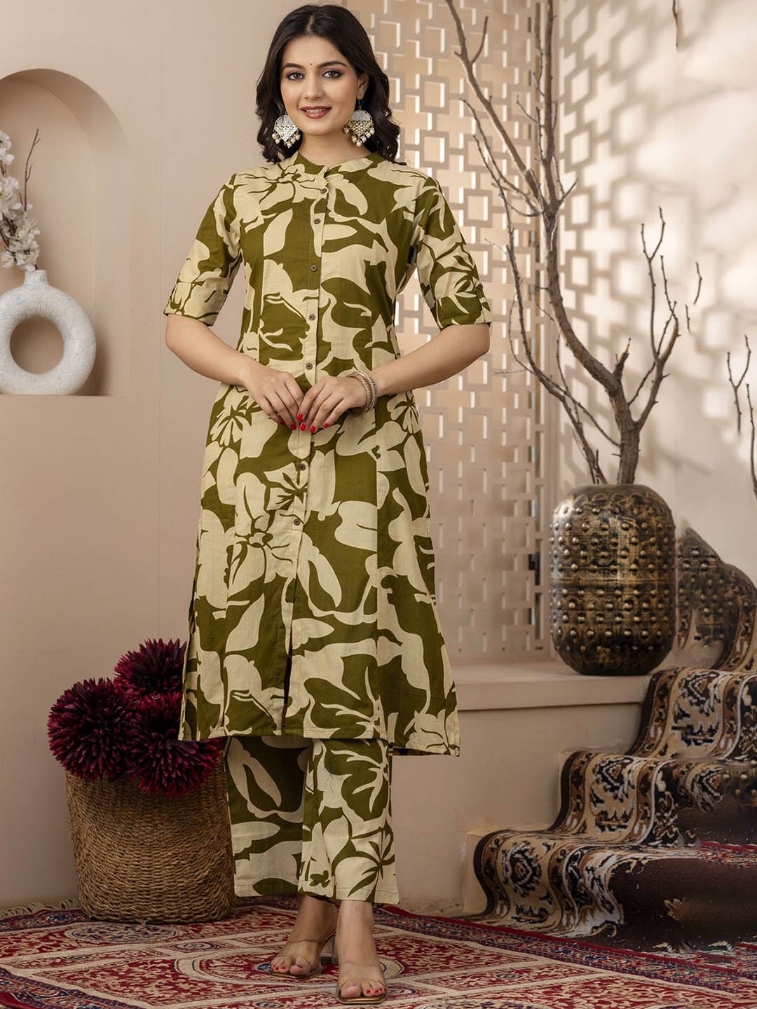 

MF Hayat Women Floral Printed Regular Pure Cotton Kurta with Pyjamas, Brown