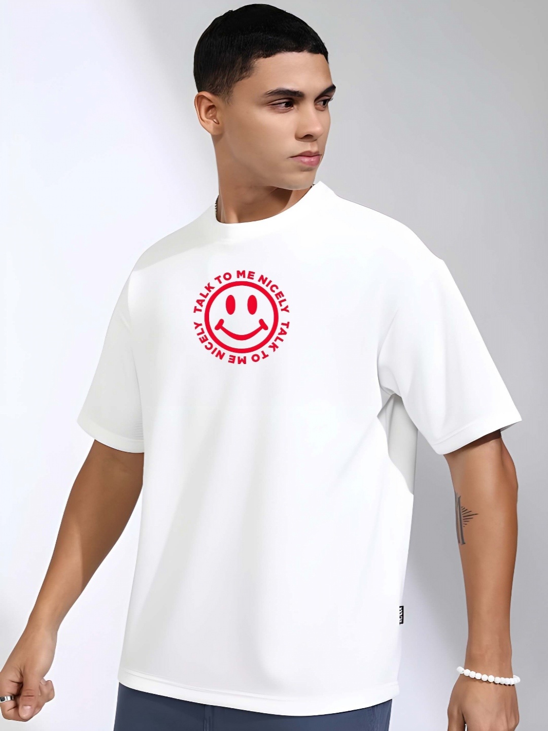 

KAIDO Men Graphic Printed Round Neck Pure Cotton Relaxed Fit T-shirt, White