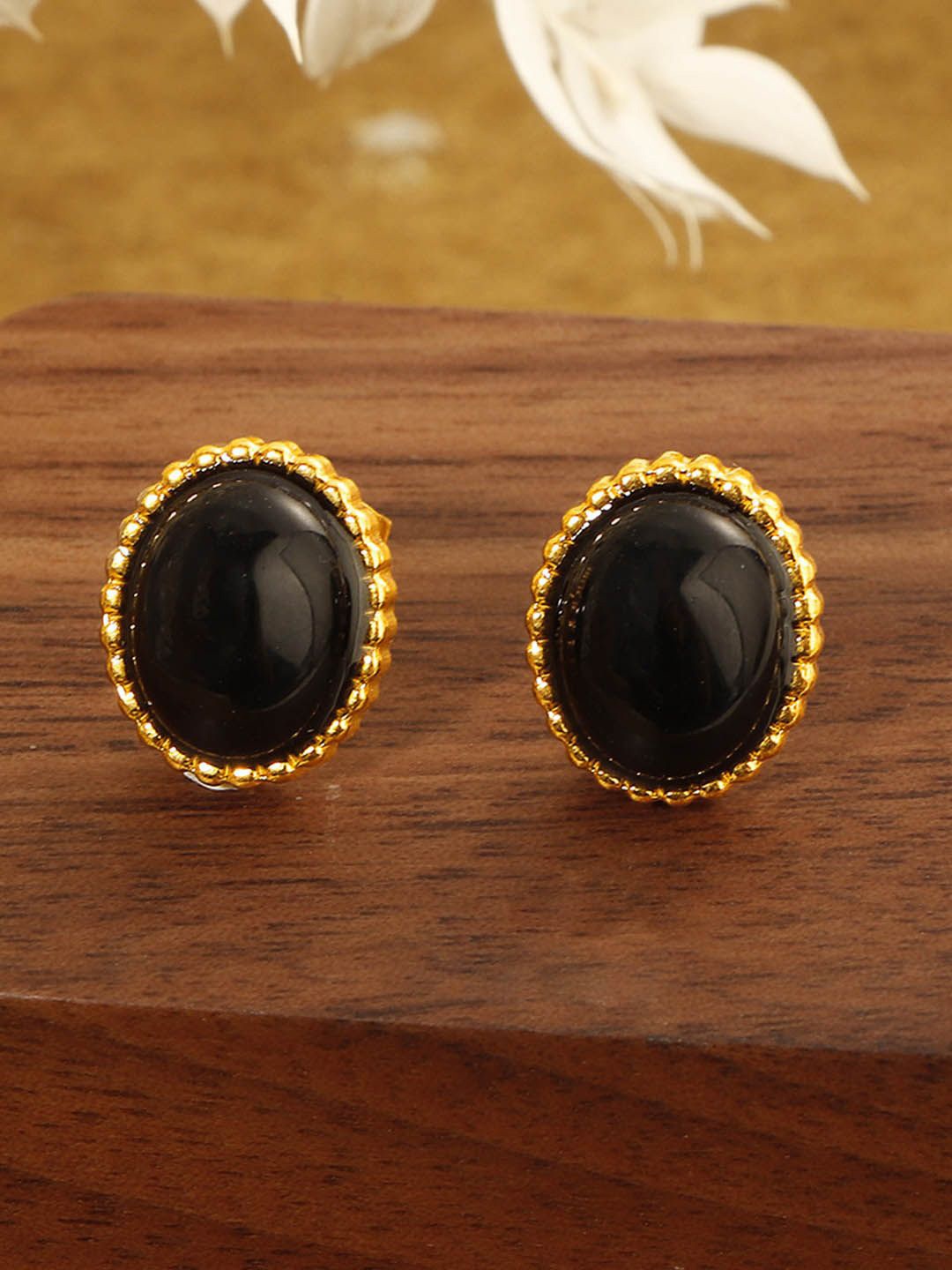 

StyleCast Elegant Gold-toned Oval Shaped Studs