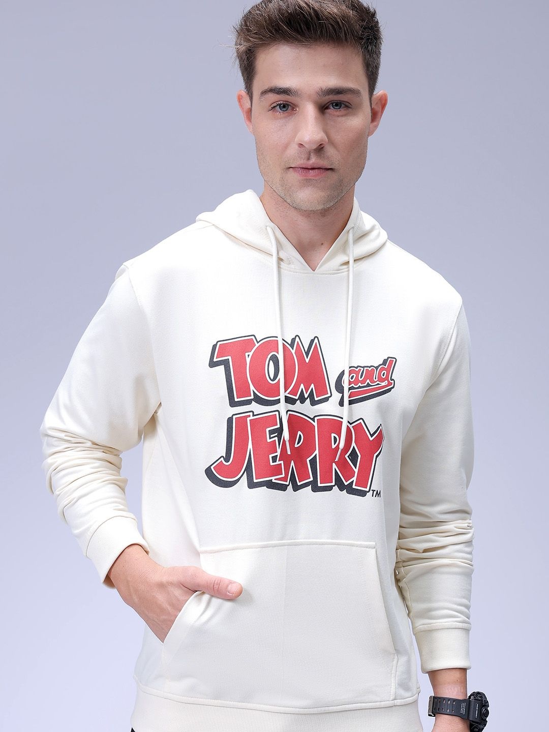 

The Indian Garage Co Men Regular Fit Tom & Jerry Printed Overhead Hooded Sweatshirt, White