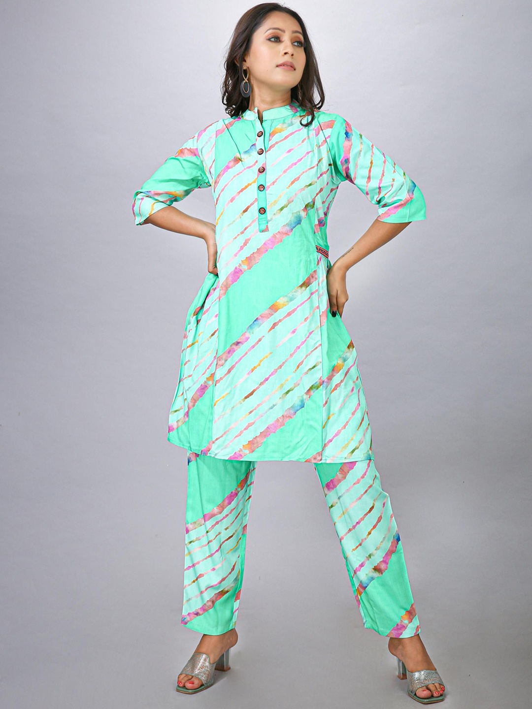 

Krimmple Dyed Mandarin Collar A-Line Kurta With Trousers, Sea green