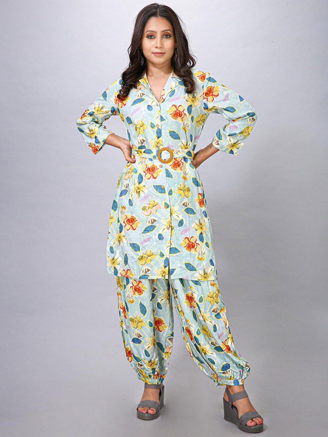 

Krimmple Floral Printed Shirt Collar A-Line Kurta With Trousers And Belt, Blue