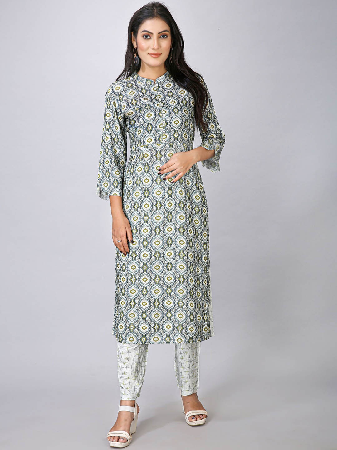 

Krimmple Ethnic Motifs Printed Mandarin Collar Straight Kurta With Trousers, Green