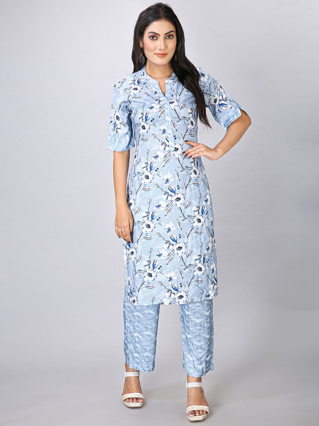 

Krimmple Floral Printed Mandarin Collar Straight Kurta With Trousers, Blue