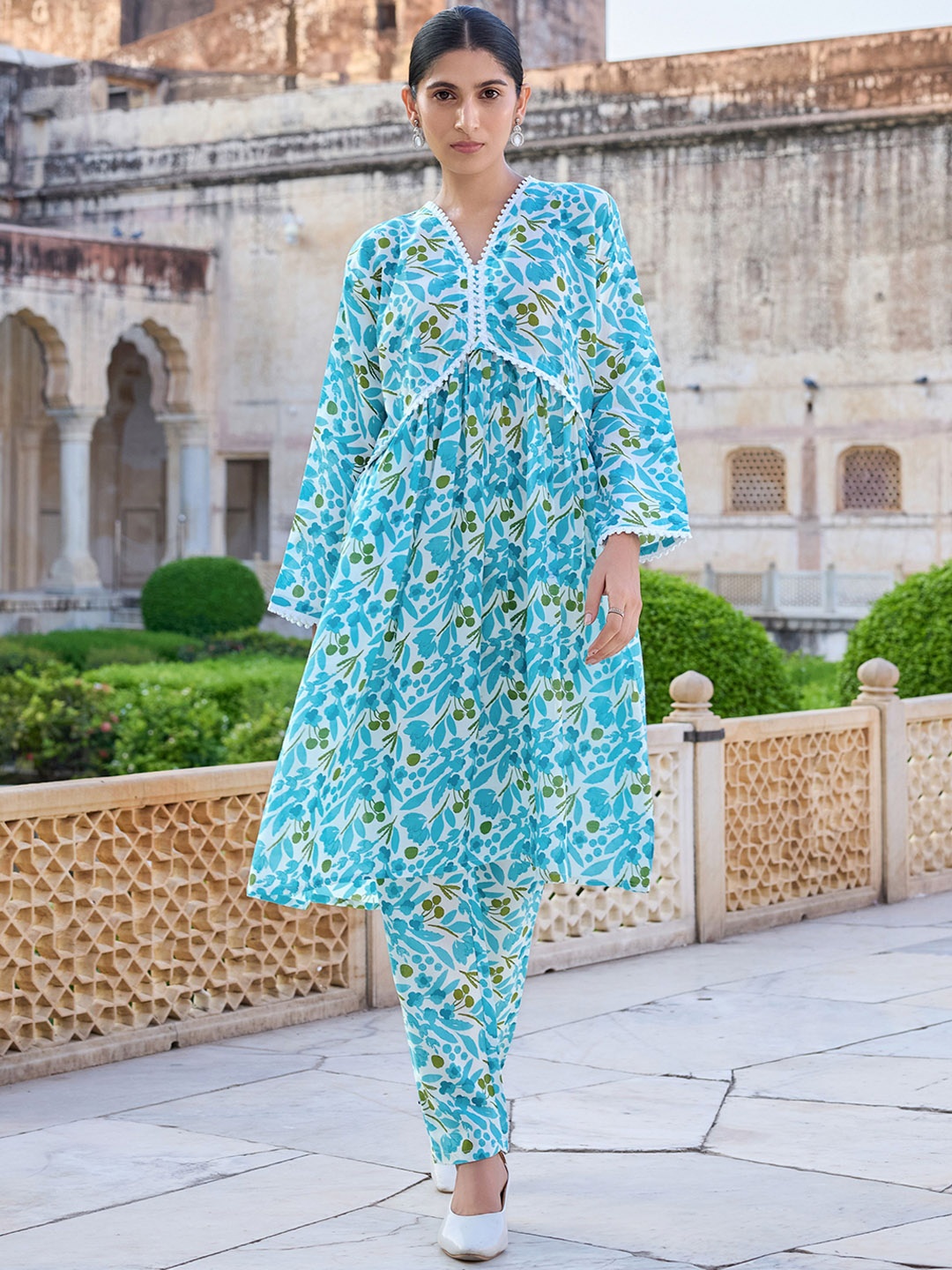 

VIRICA Floral Printed Empire V-Neck A-Line Kurta With Trouser, Blue