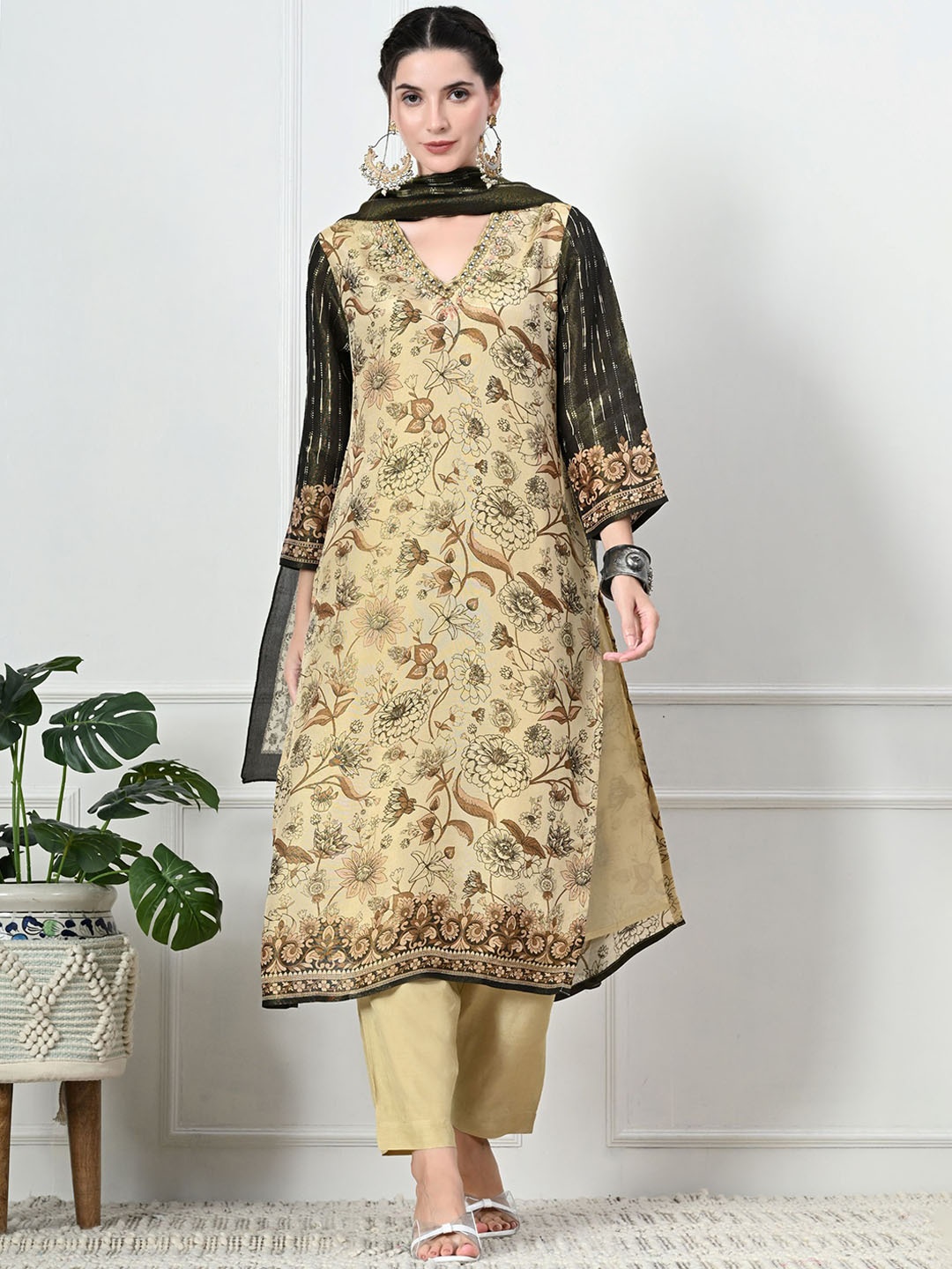 

filora Floral Printed Embroidered Straight Kurta With Trousers And Dupatta, Copper
