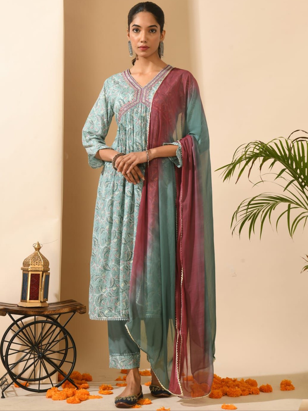 

filora Floral Printed V-Neck Straight Pure Cotton Kurta With Trousers And Dupatta, Green